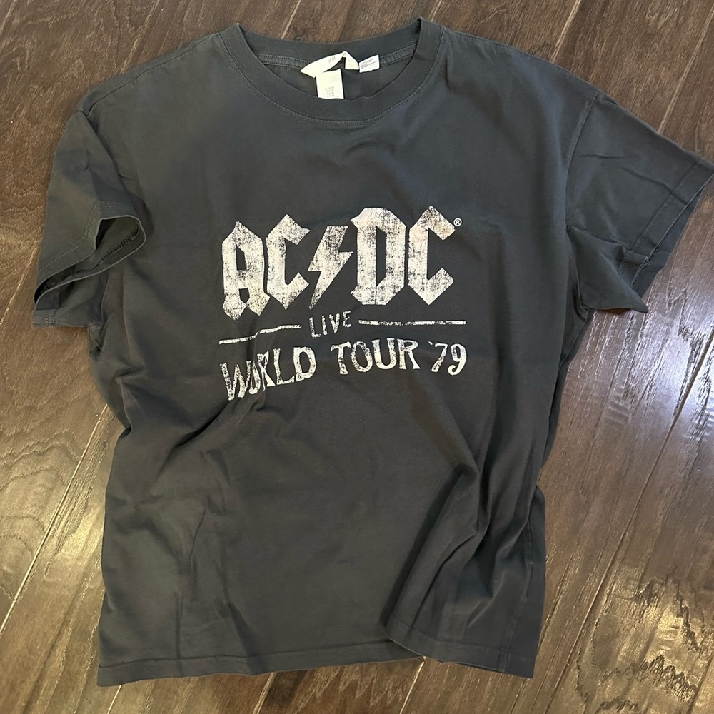 H & M T-shirt